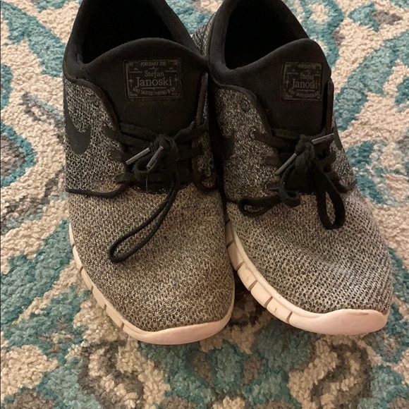 Nike Other - Black nike shoes